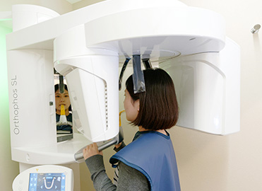 横浜駅北東口・横浜ベイサイドデンタルクリニック Yokohama Bayside Dental Clinic・低被ばく量の歯科用CT・デジタルレントゲン設備